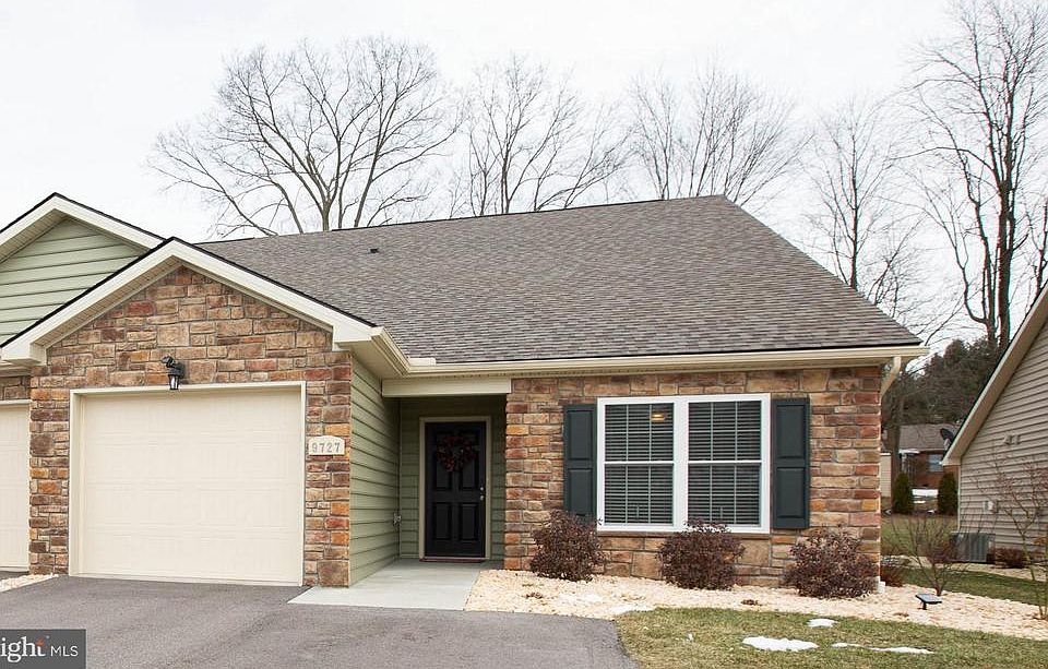 ONE LEVEL LIVING 2bdrm/ 2full bathroom