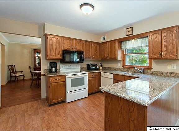 4th image of 73 Meadow Dr
