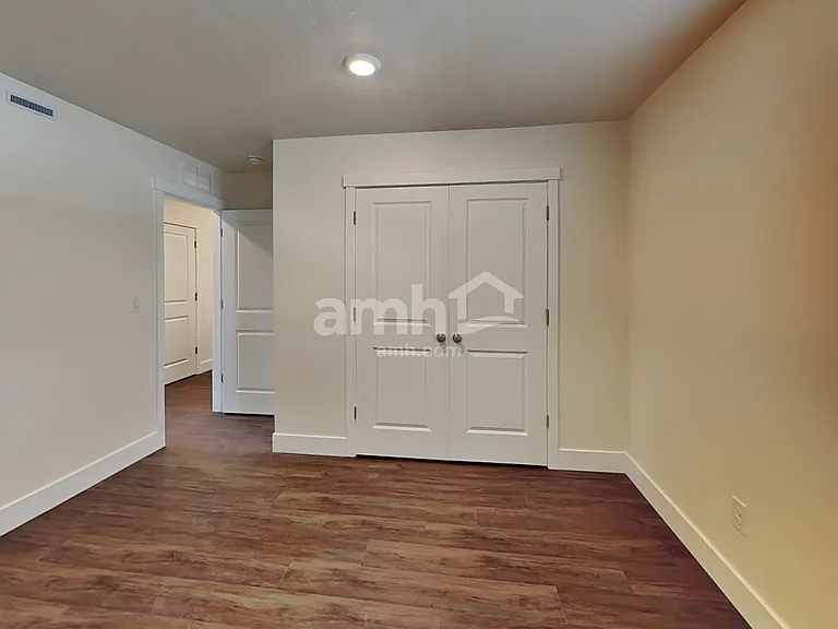 716 S Rocker Ave — Photo 12