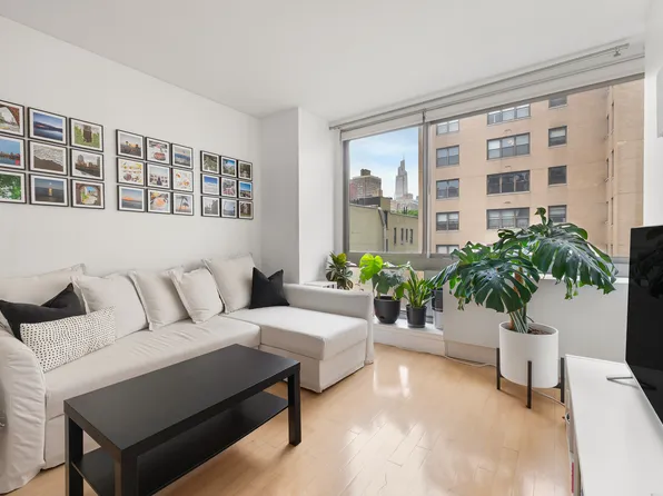242 East 25th Street 7C image 3 of 10