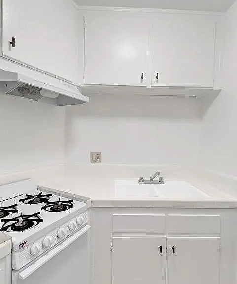 3721 S Bentley Ave #6 — Photo 6