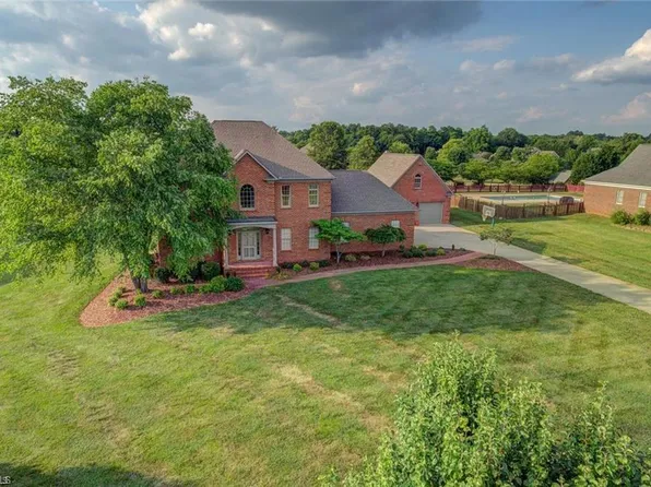 7420 Fox Chase Dr, Trinity, NC 27370