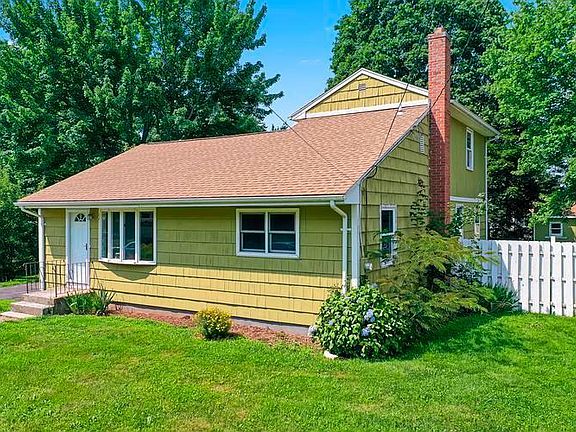 Exterior Front Right