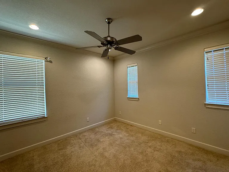 241 Inverrary Dr — Photo 18
