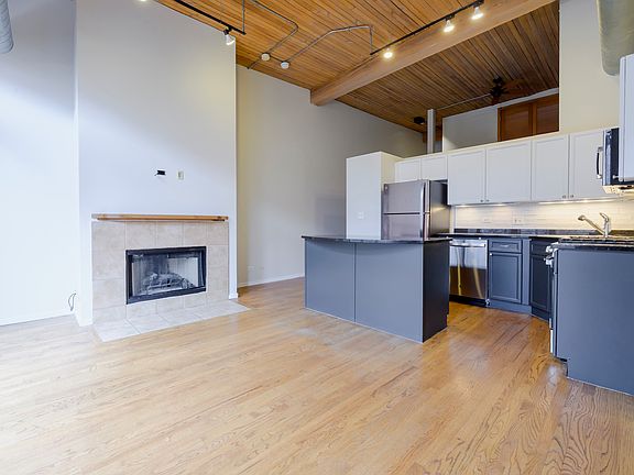 5th image of 2333 W Saint Paul Ave APT 330