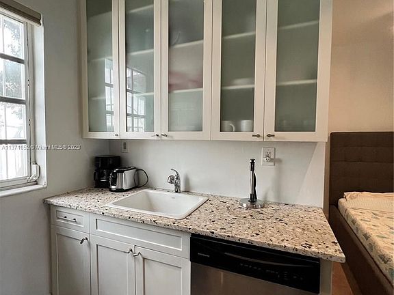 2nd image of 439 15th St APT 12