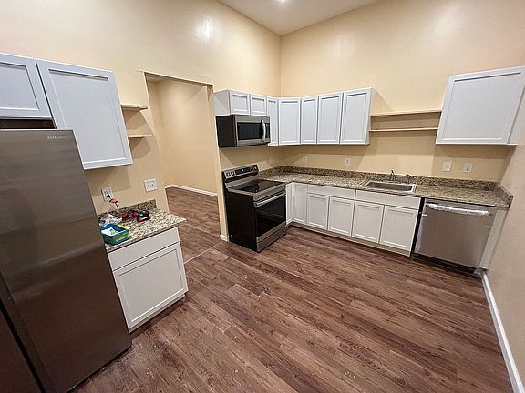 5th image of 117 W 10th St