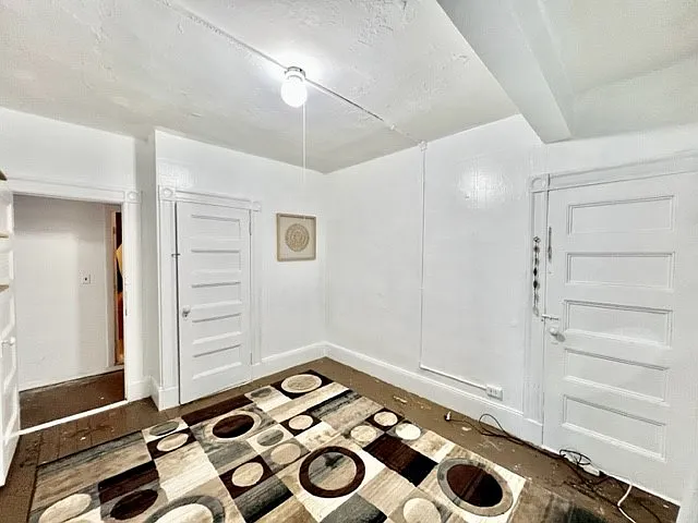 31 Thacher St #5R — Photo 6