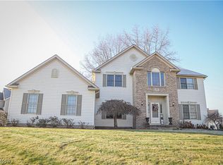 1502 Cornerstone St SW, Hartville, OH 44632