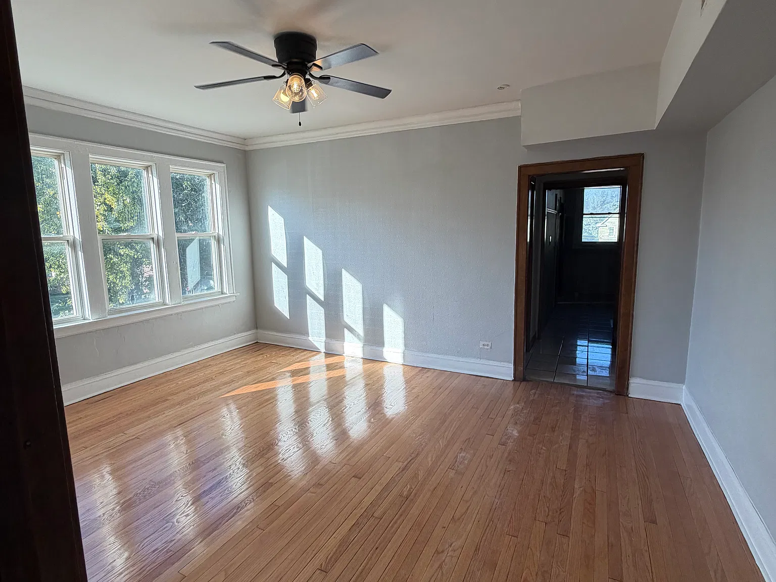 3 bed, 1200 sqft, $1,800 — Photo 1