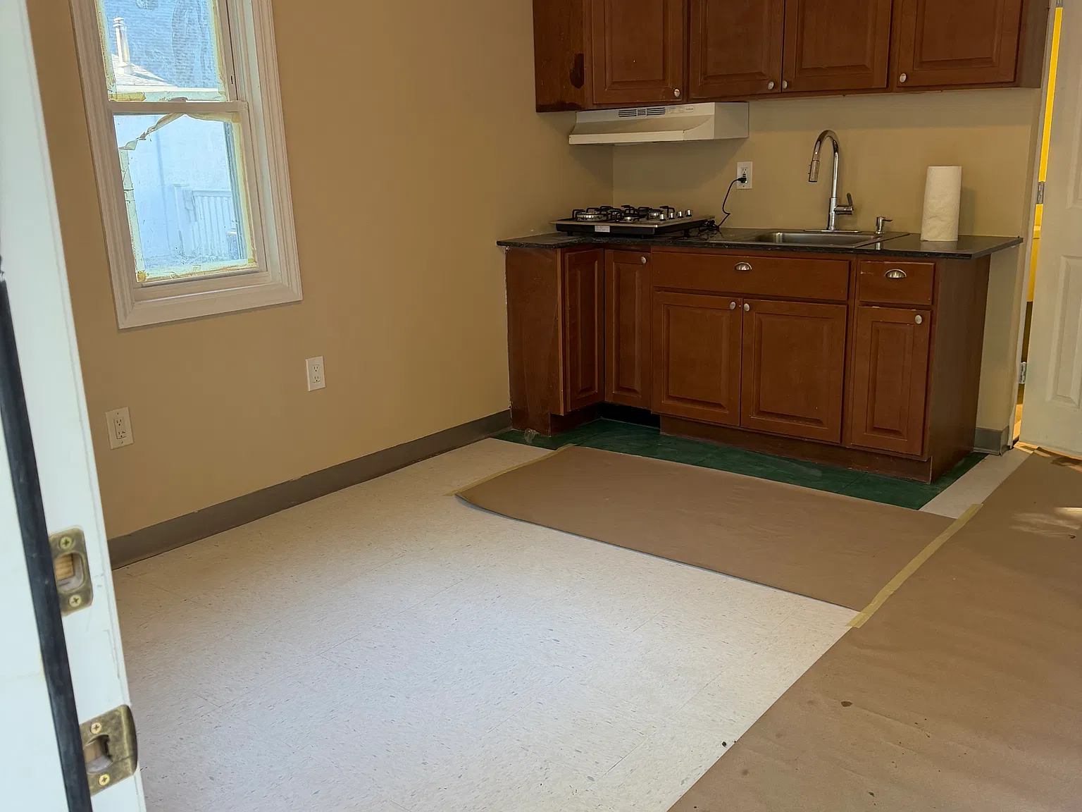 3 bed, 1350 sqft, $3,000 — Photo 4