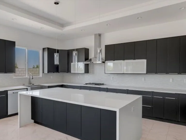 Manzanita Dr — Photo 14