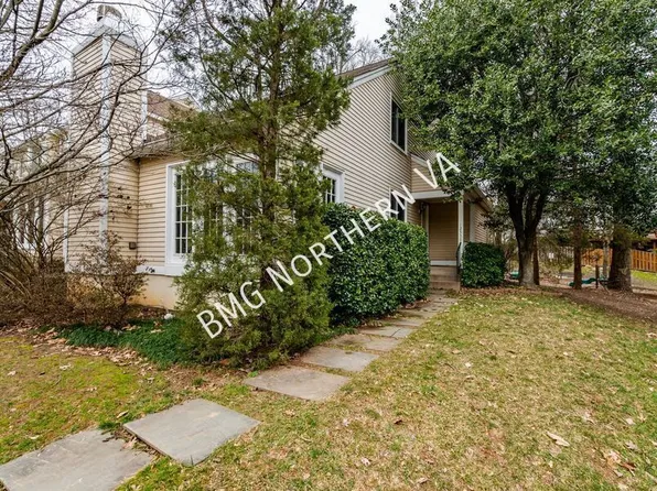 12536 Flatwood Cir, Fairfax, VA 22033
