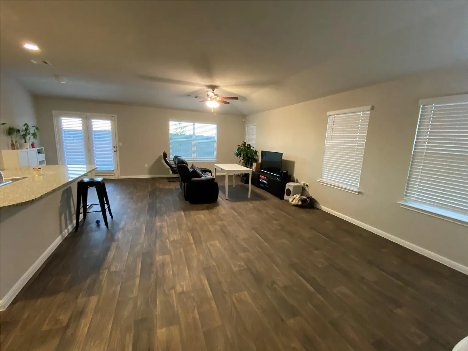 4 bed, 2.0 bath, 1666 sqft, $2,250 — Photo 2