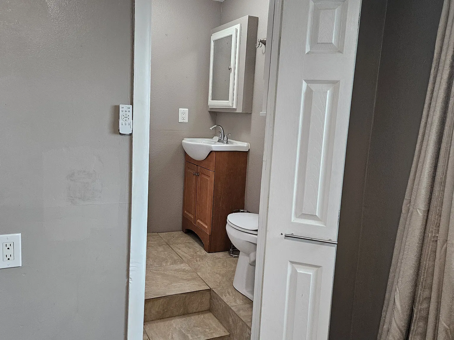 1 bed, 350 sqft, $1,050 — Photo 1