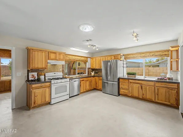2900 W Bayleaf Dr, Tucson, AZ 85741