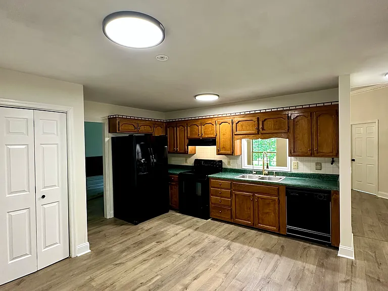 1024 Steven Springs Ct — Photo 9