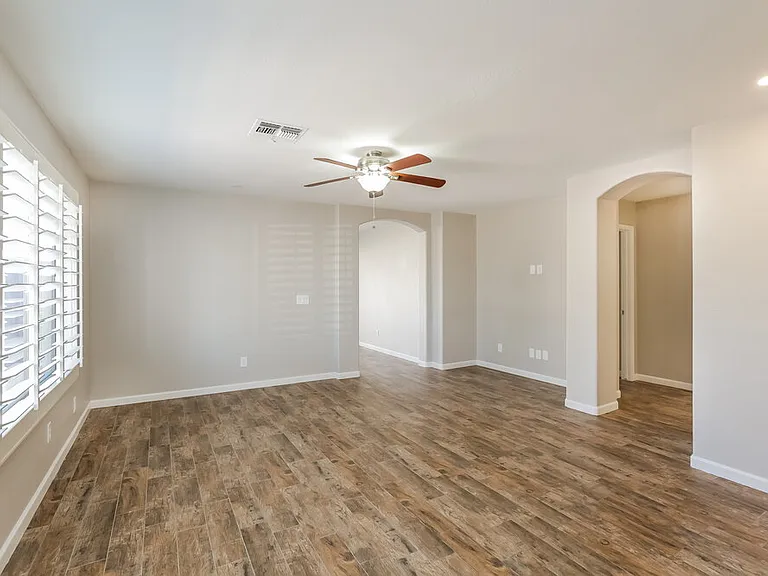 10898 W Alvarado Rd — Photo 5