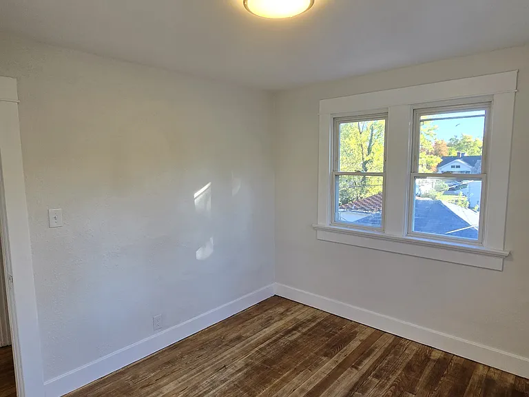 44 Waverly Ave — Photo 15