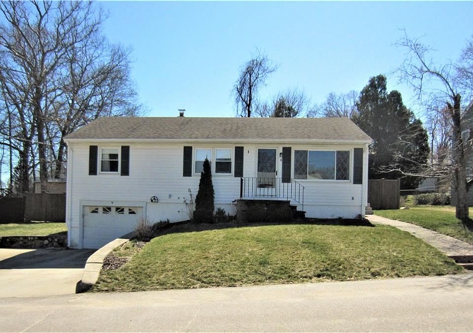 1st image of 8 Forest Hill Dr