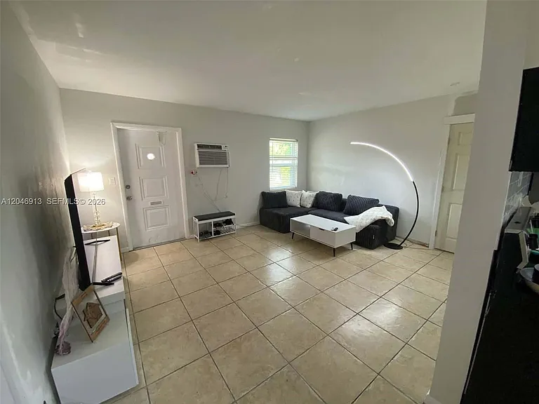 1212 NW 11th Ct — Photo 10