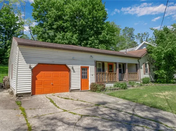 302 N Main St, Holland, NY 14080