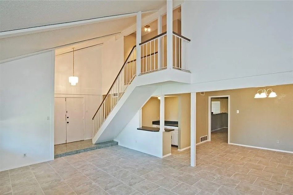1st image of 1704 Blake Dr