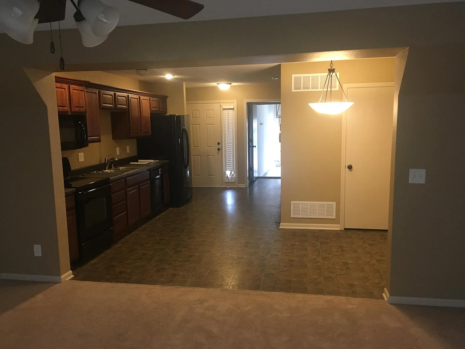 9867 N Lewis Ave — Photo 4