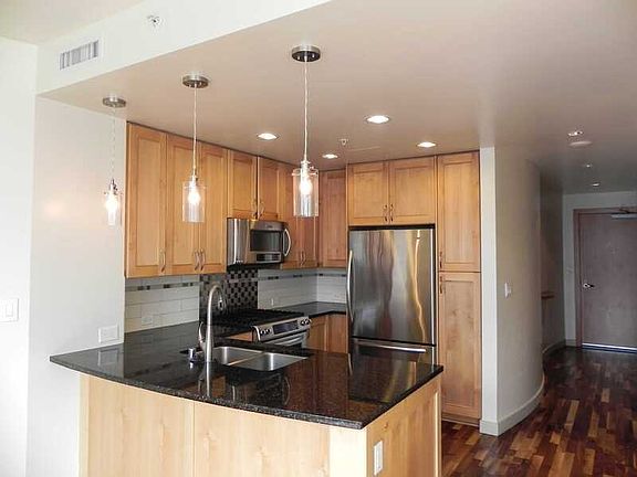 5th image of 10610 NE 9th Pl Unit 700
