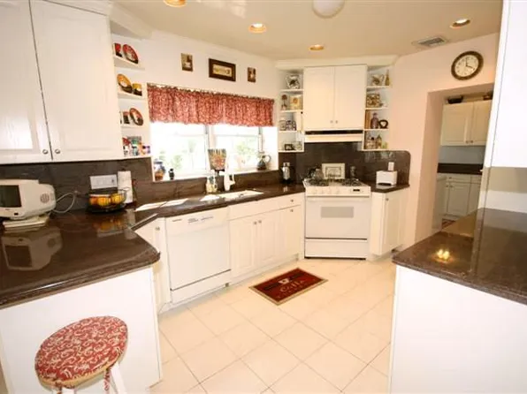 88 Radcliff Road image 1 of 8