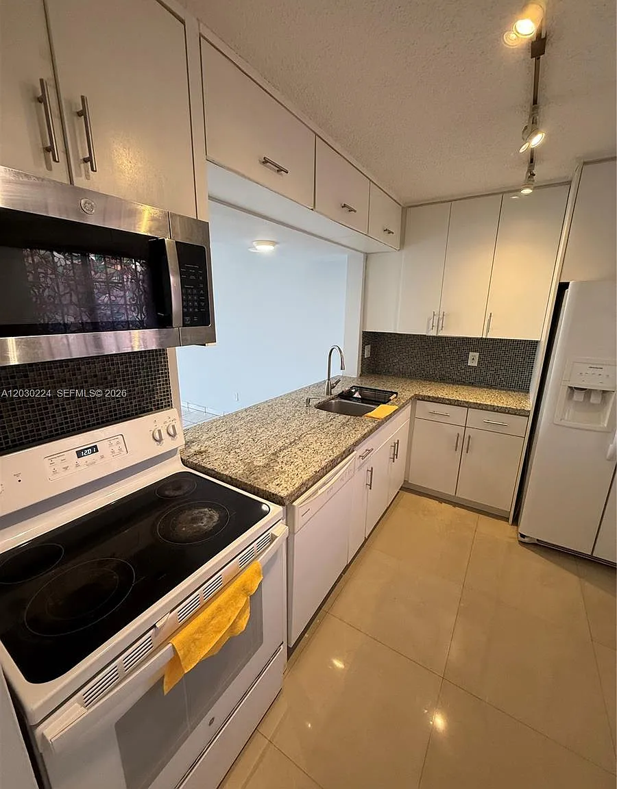 Fox Chase Condo #2 — Photo 4