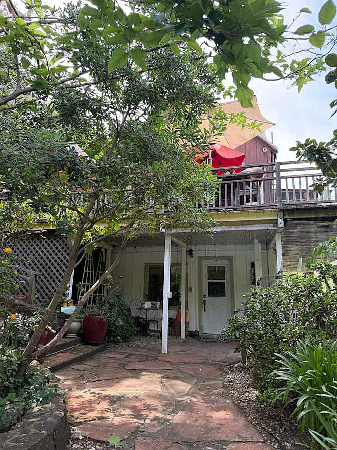 2 bed, 1050 sqft, $1,600 — Photo 3