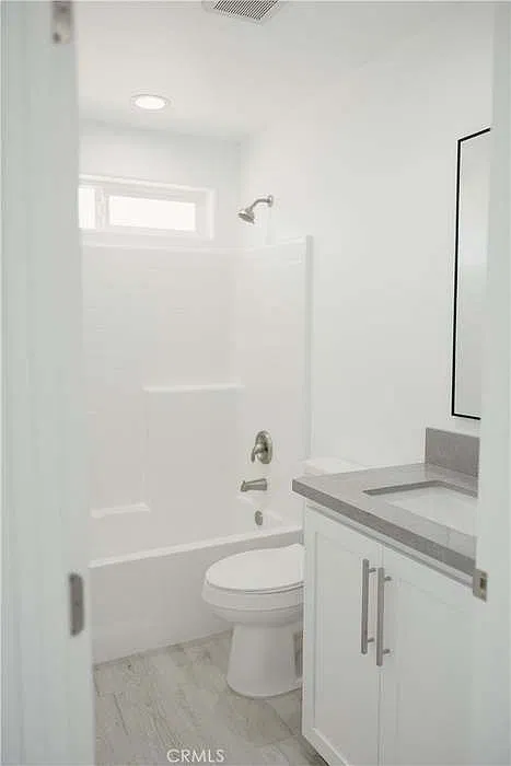 4 bed, 2218 sqft, $1,000 — Photo 2