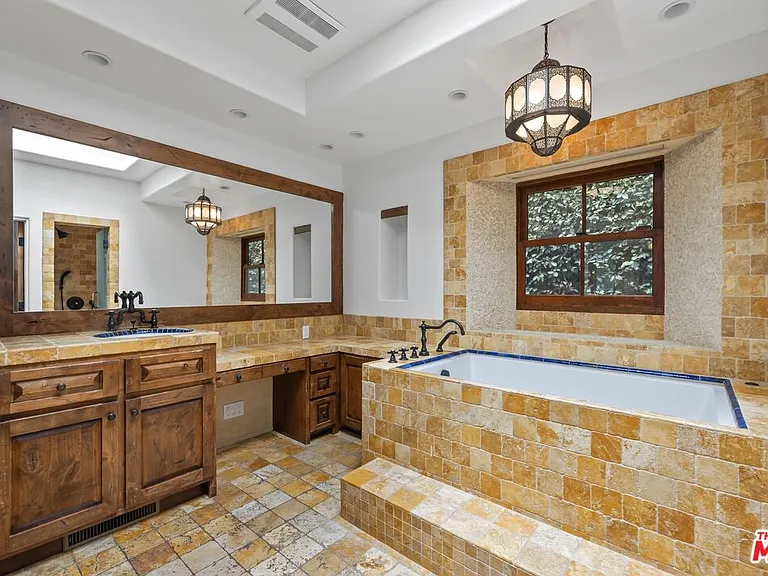 1017 S Gretna Green Way — Photo 10
