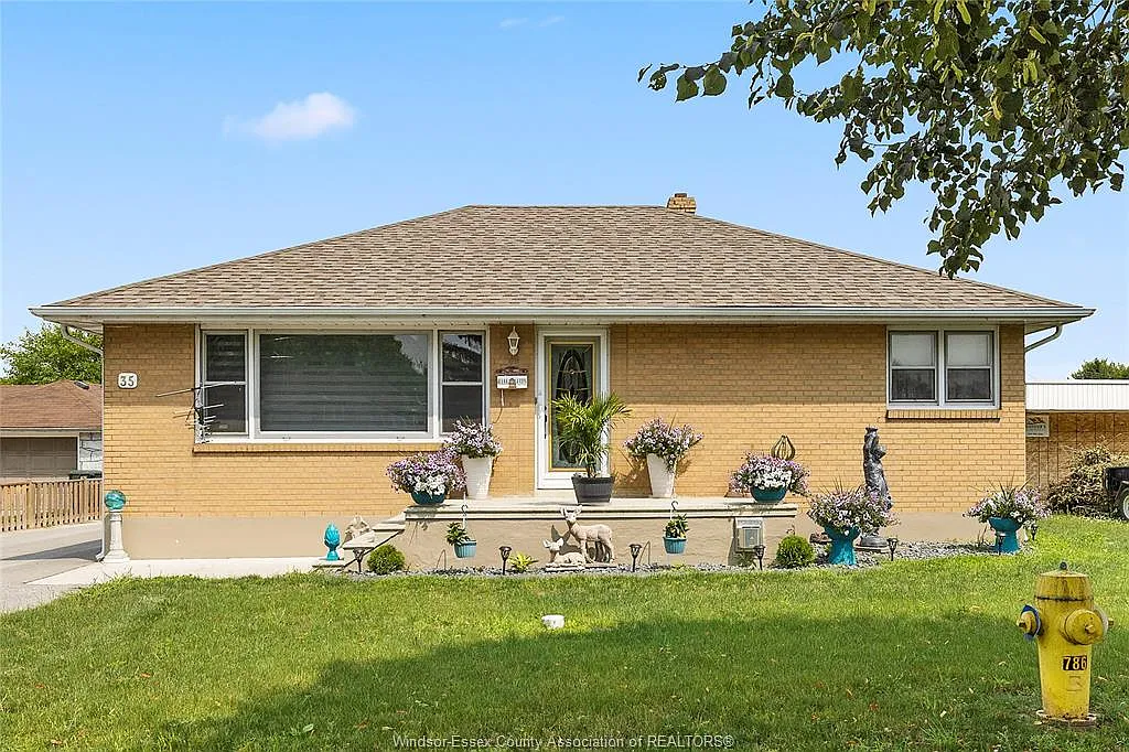 3 bed, $2,000 — Photo 2