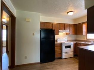 124 S Silverwood Ln APT B, Goshen, IN 46526
