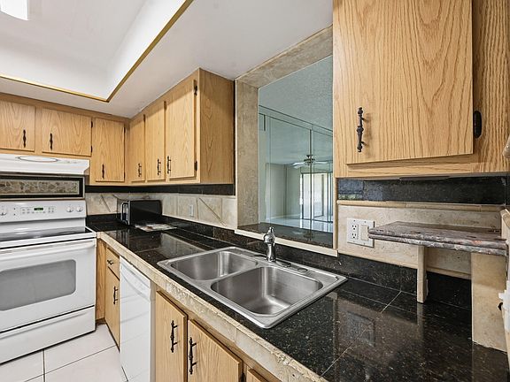 4th image of 6525 S Oriole Boulevard