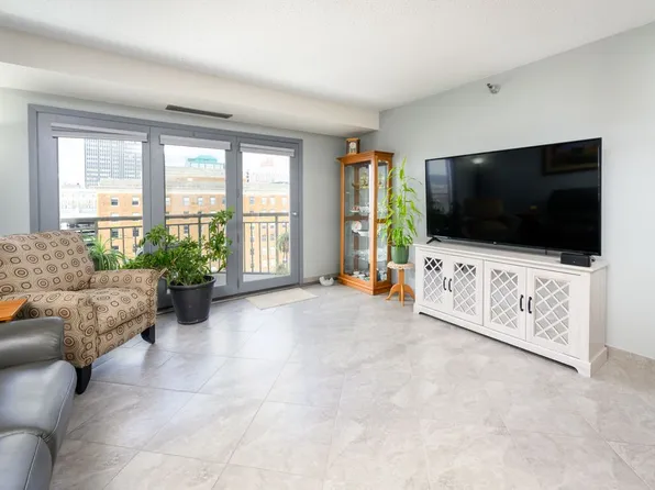 300 Walnut St Unit 1301, Des Moines, IA 50309