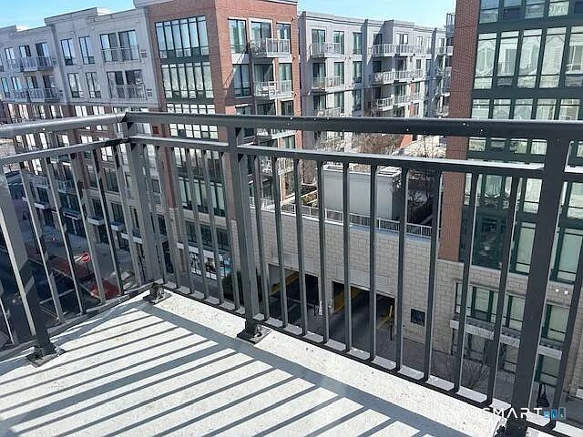 2 bed, 2.0 bath, 1040 sqft, $3,141 — Photo 2