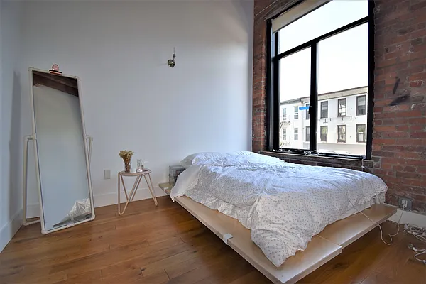 Rented by Bold New York | media 24