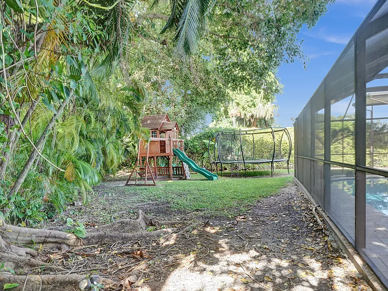9025 SW 186th Ter — Photo 34