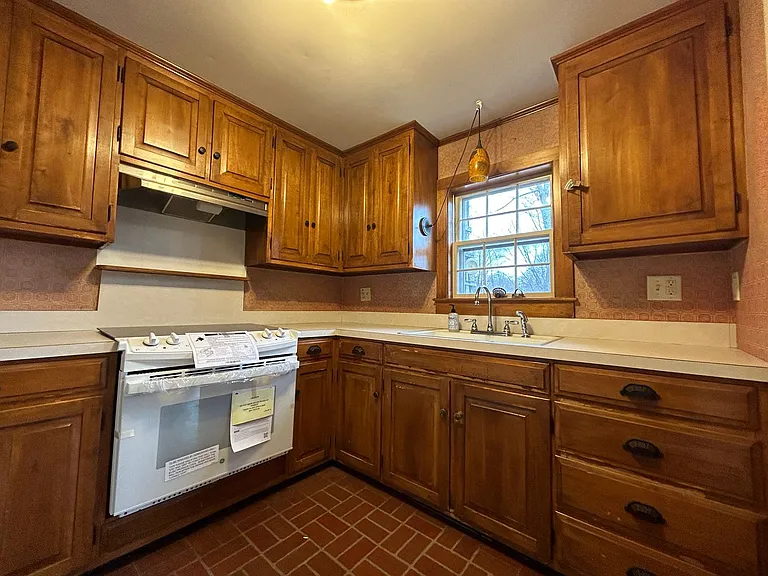 33 Washington St — Photo 13