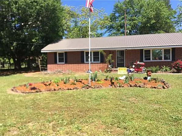 9 Gordon St, Reynolds, GA 31076