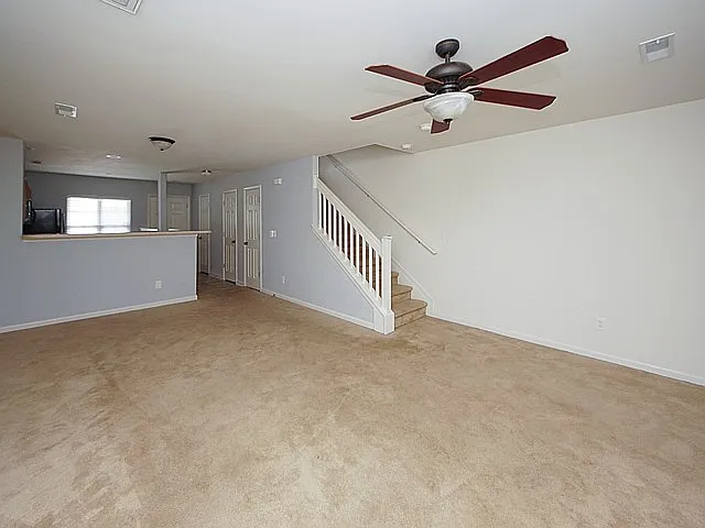 572 Truman Dr — Photo 2