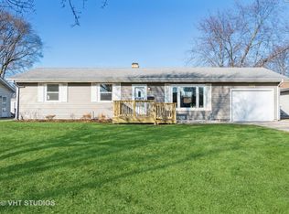 245 Shawnee Dr, Carol Stream, IL 60188