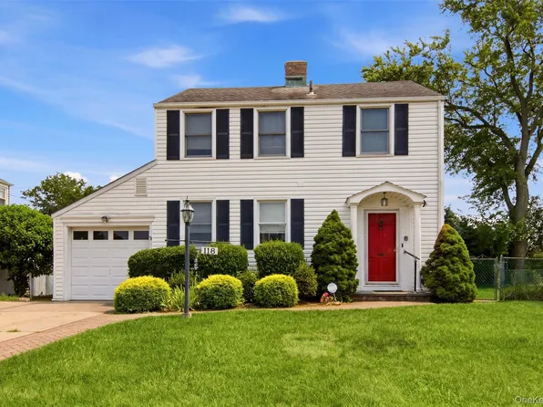 118 Magnolia Street, Westbury, NY 11590