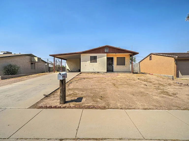 1114 E Bisnaga St — Photo 2