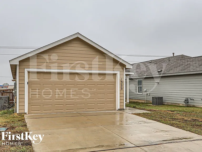 1335 White Willow — Photo 3