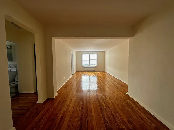 42-15 81st St #2C, Elmhurst, NY 11373