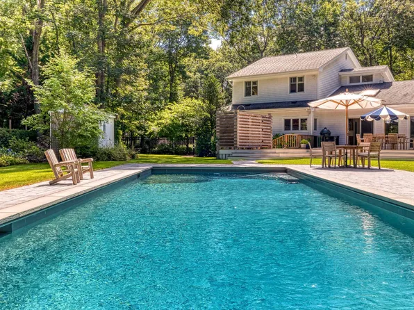 17 Crescent Way, Shelter Island, NY 11964